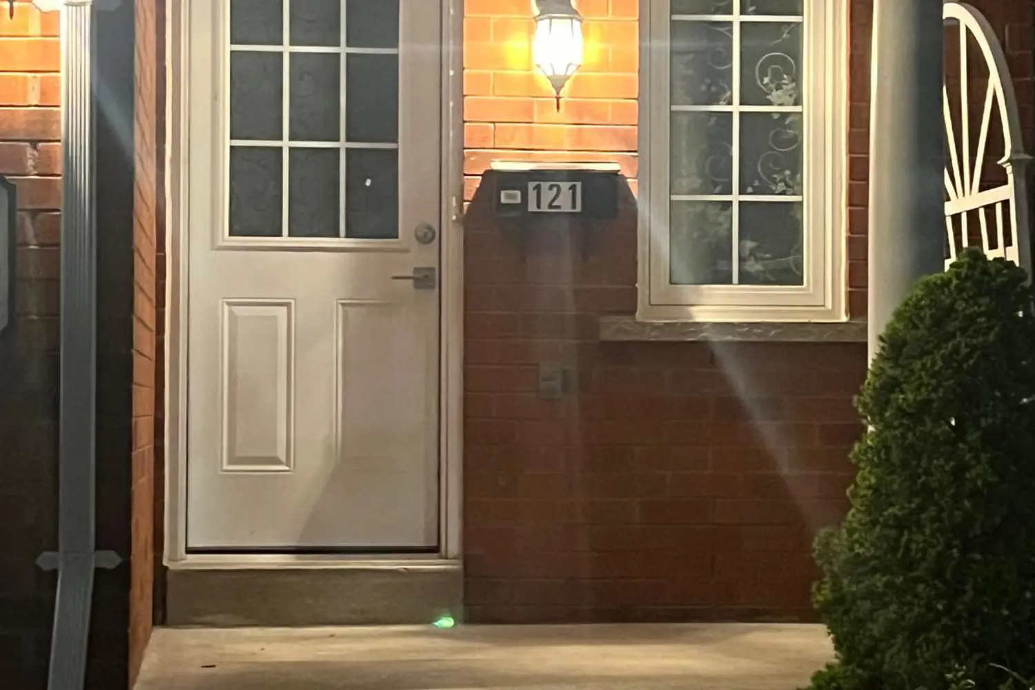 10 Bassett Boulevard 121 photo 2