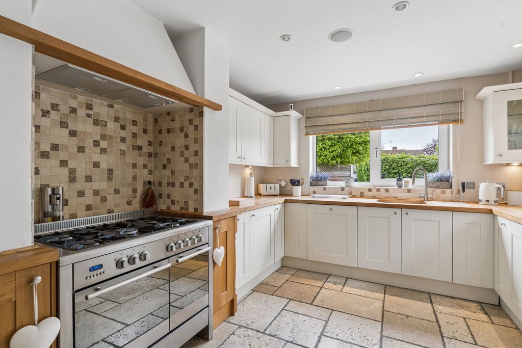 Additional image 11 of 3 bed detached house for saleSeamons Close, Dunstable LU6