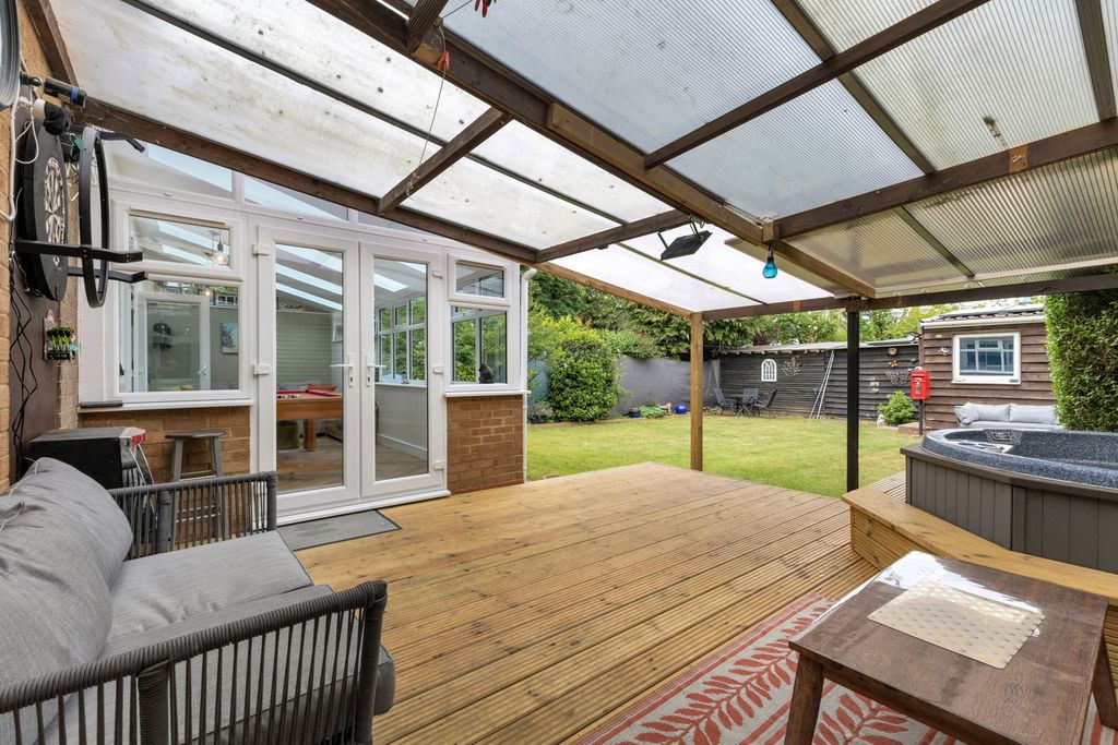 Additional image 18 of 4 bed semi-detached house for saleHadrian Avenue, Dunstable LU5