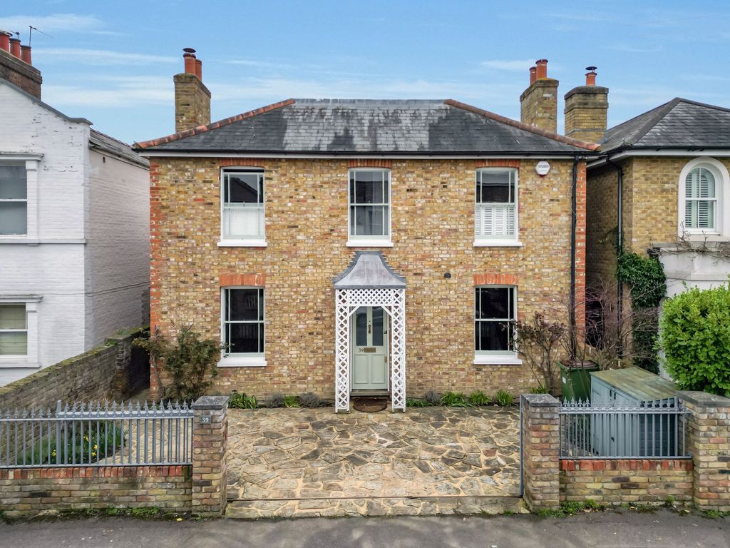4 bed detached house for salePark Road, East Molesey KT8