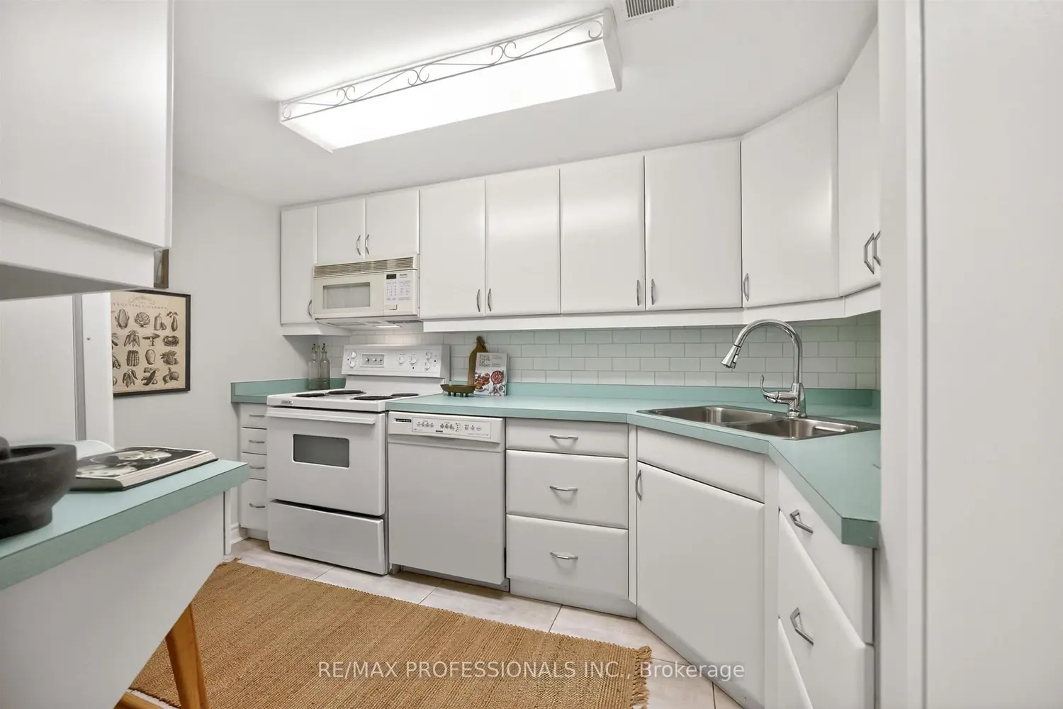 Additional image 5 of 80 Quebec Avenue 122