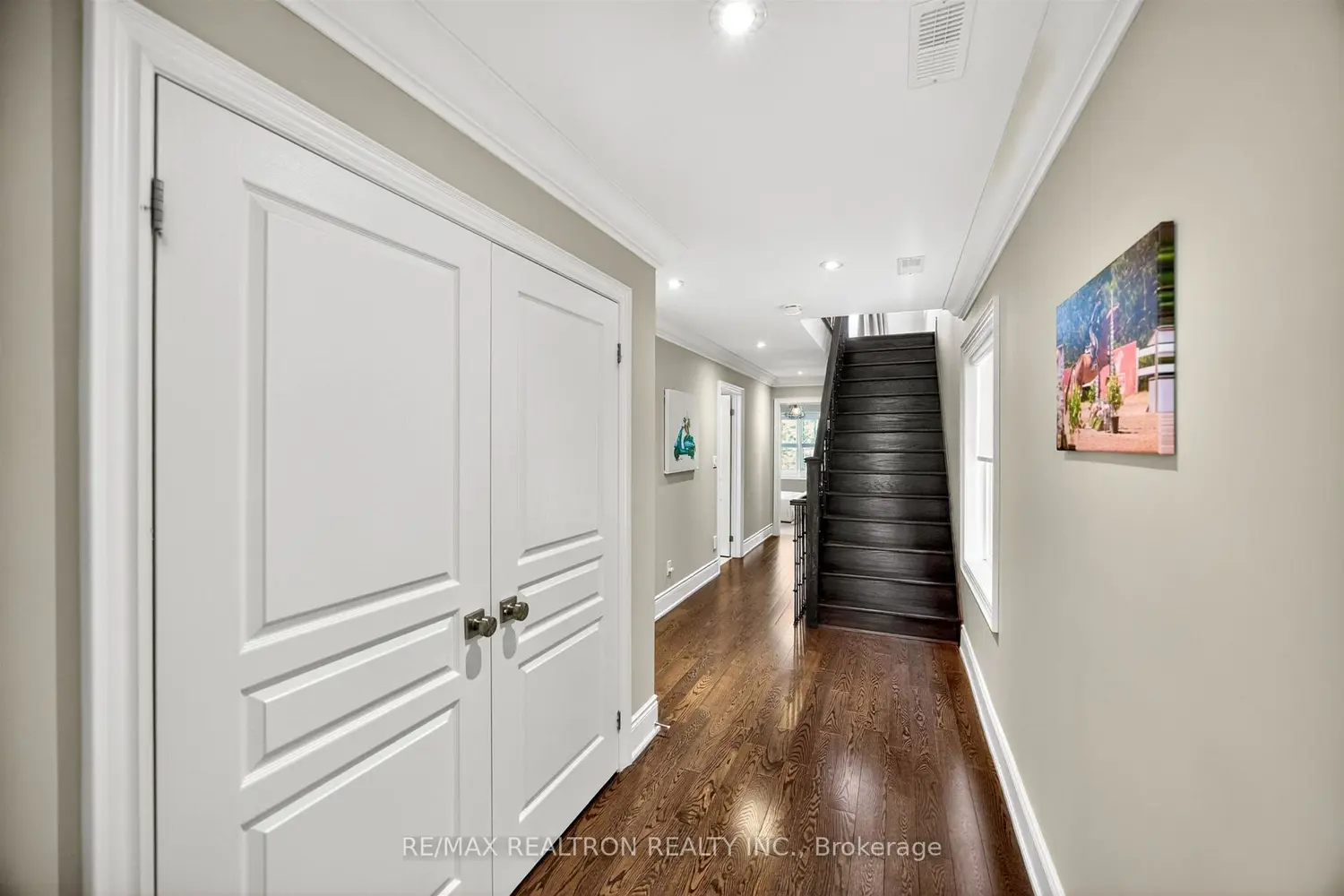 105 Hunt Avenue photo 5