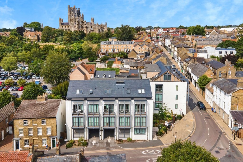 2 bed flat for saleBroad Street, Ely, Cambridgeshire CB7