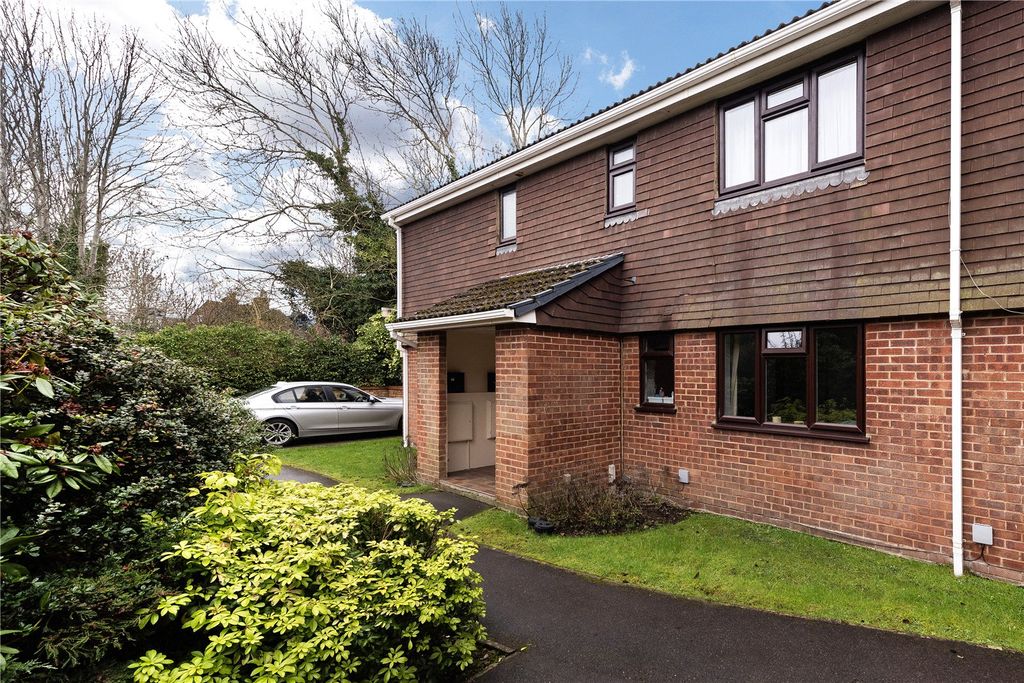 1 bed flat for saleRobyns Way, Edenbridge, Kent TN8