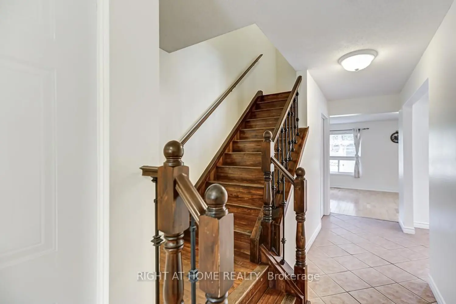 Additional image 7 of 402 Lausanne Crescent