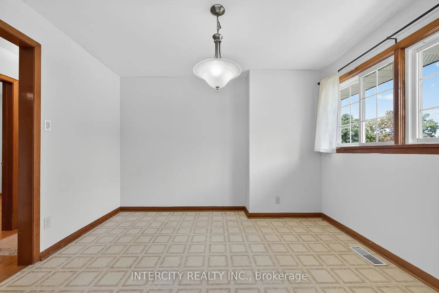 Additional image 8 of 8735 Howe Crescent
