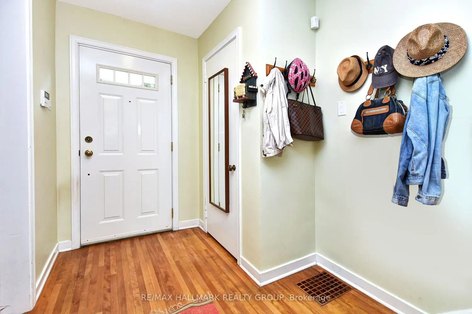 32 Arundel Avenue photo 2