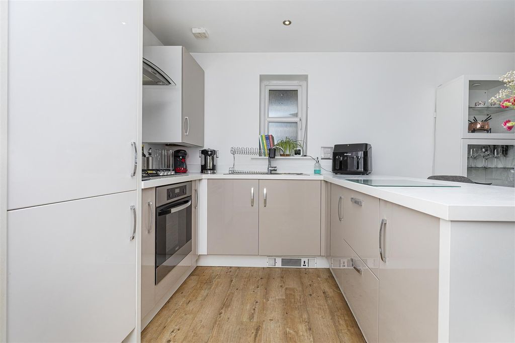 Additional image 4 of 2 bed flat for saleTennyson Avenue, Lindley, Huddersfield HD3
