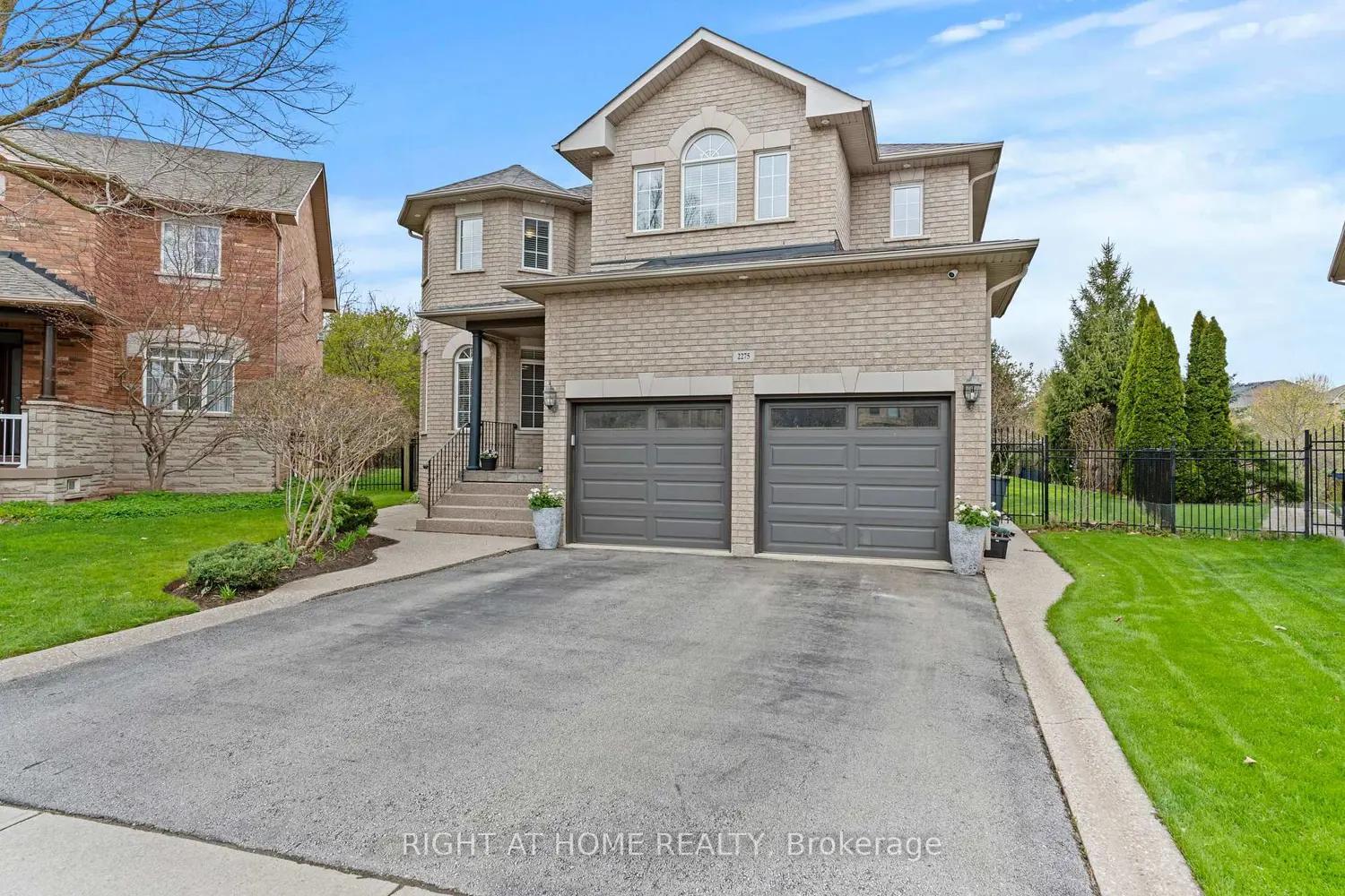 2275 Whitecliffe Way photo 3
