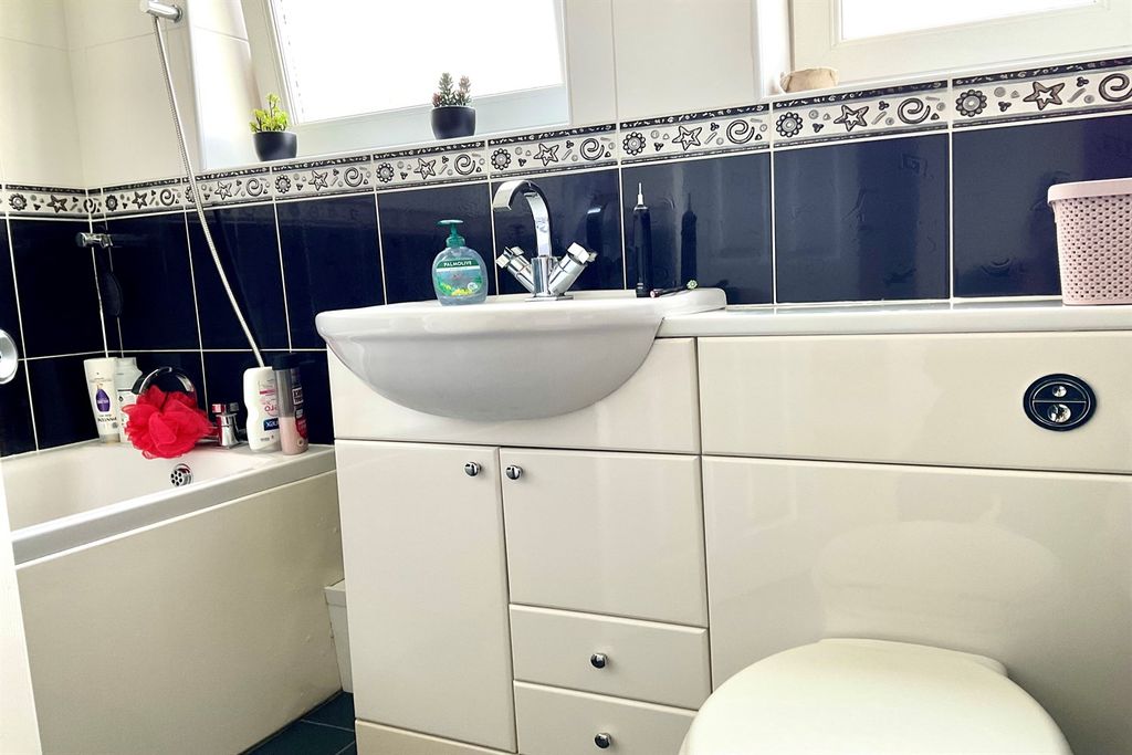 Additional image 12 of 2 bed flat for saleRedlands Court, London Road, River, Dover CT17