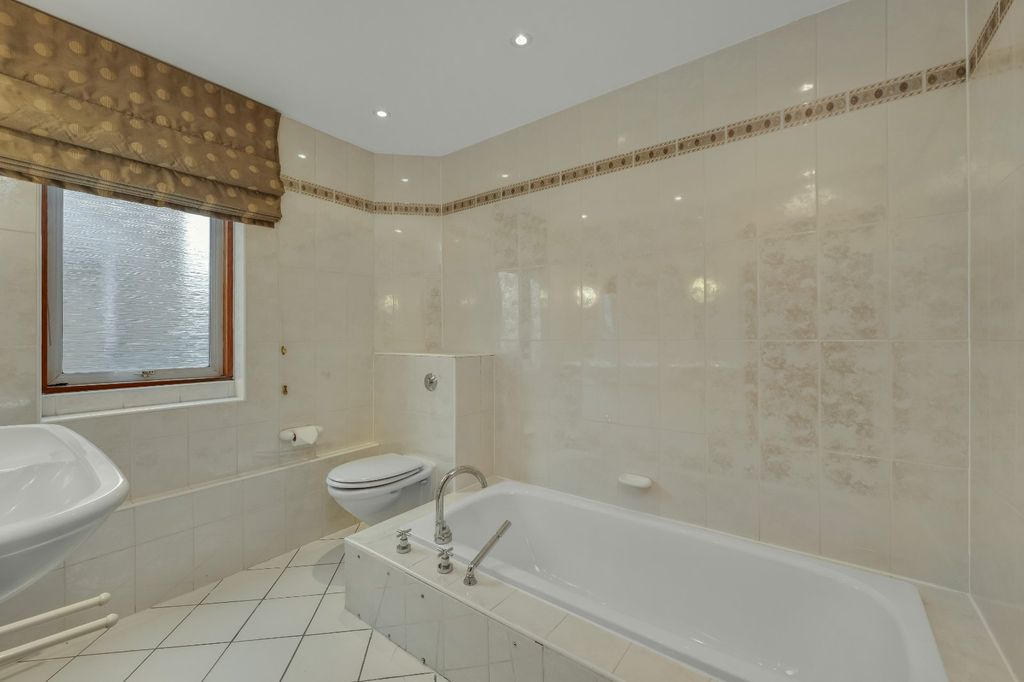 Additional image 14 of 4 bed detached house for saleHansler Grove, East Molesey, Surrey KT8