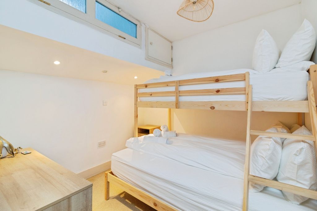 Additional image 7 of 2 bed flat for saleSouth Ford Road, Dartmouth, Devon TQ6