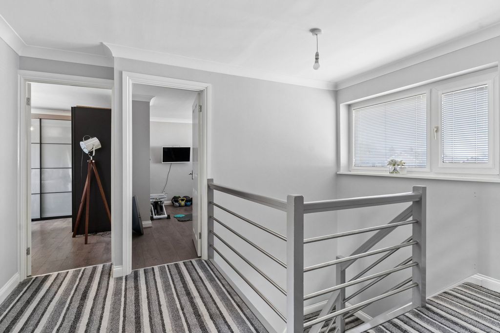 Additional image 14 of 5 bed detached house for saleCoombe Drive, Dunstable LU6