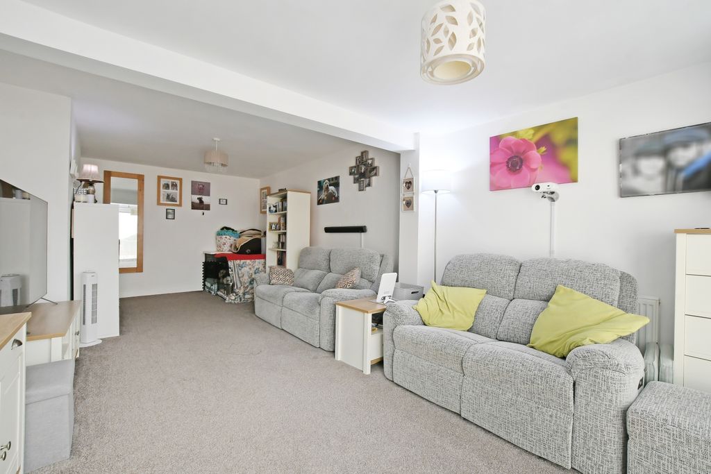 3 bed detached bungalow for salePaddock Way, Dronfield, Derbyshire S18 photo 4