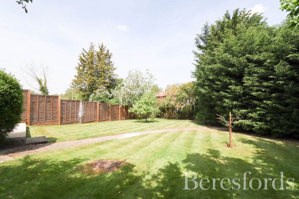 2 bed maisonette for saleUpper Mill Field, Dunmow CM6 photo 2