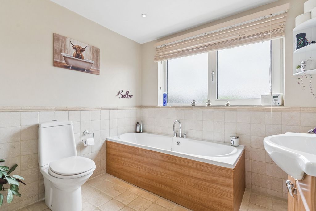 Additional image 10 of 3 bed detached house for saleSeamons Close, Dunstable LU6