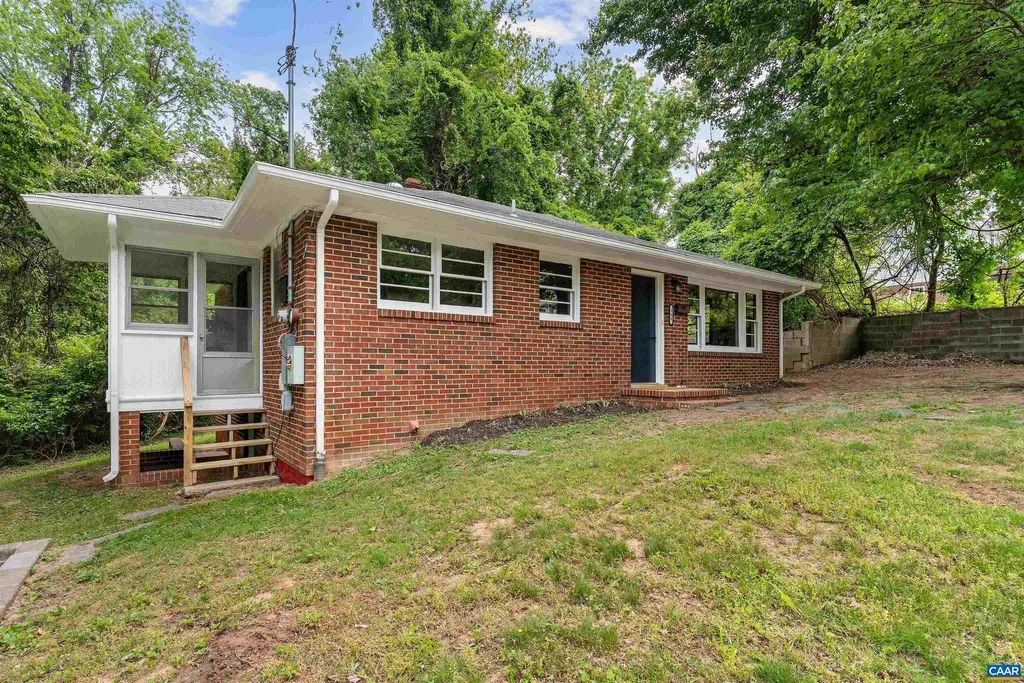 108 Vaughan Dr St, Farmville, VA 23901