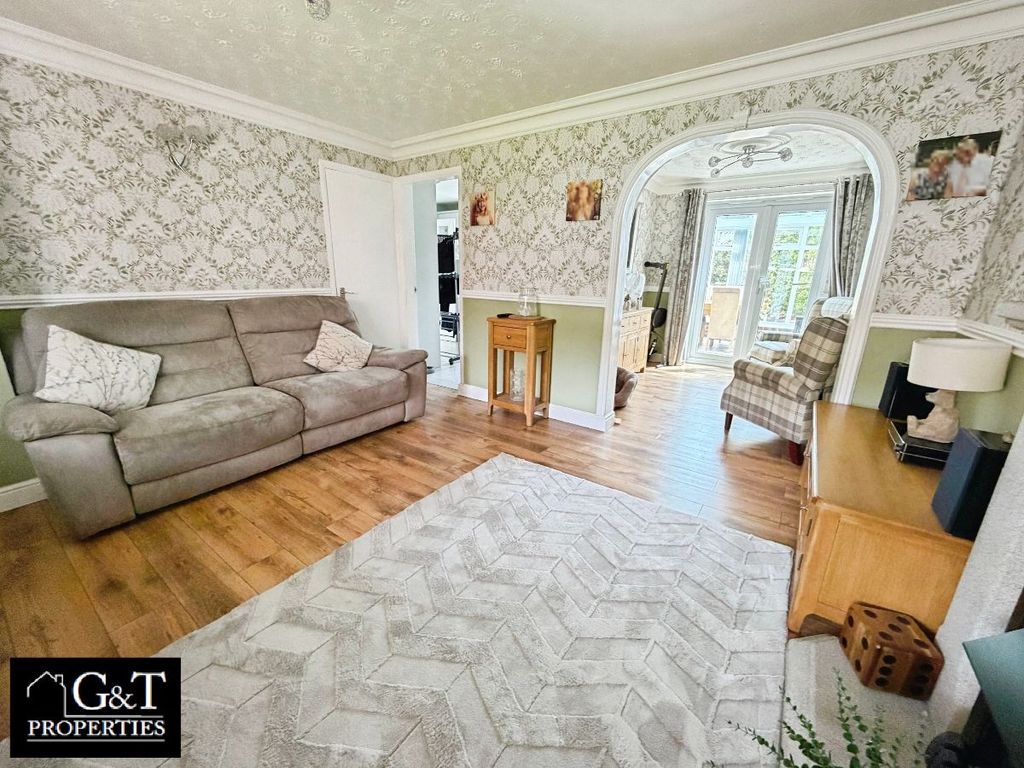 4 bed detached house for saleWinrush Close, Dudley DY3 photo 4