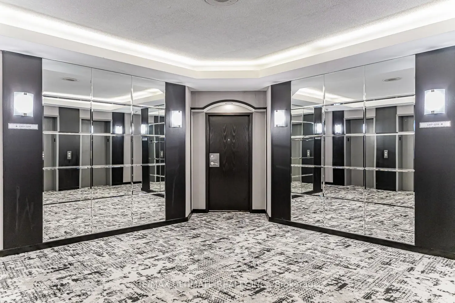 10 Queens Quay 2206