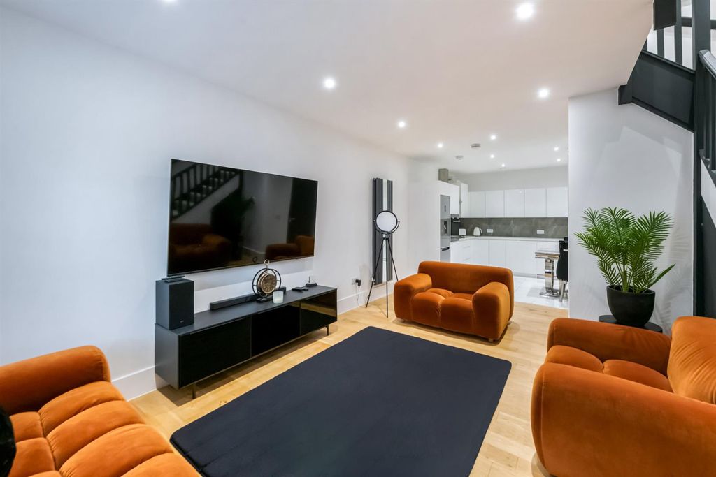 Additional image 2 of 3 bed town house for sale13A West Burnside, Dollar FK14