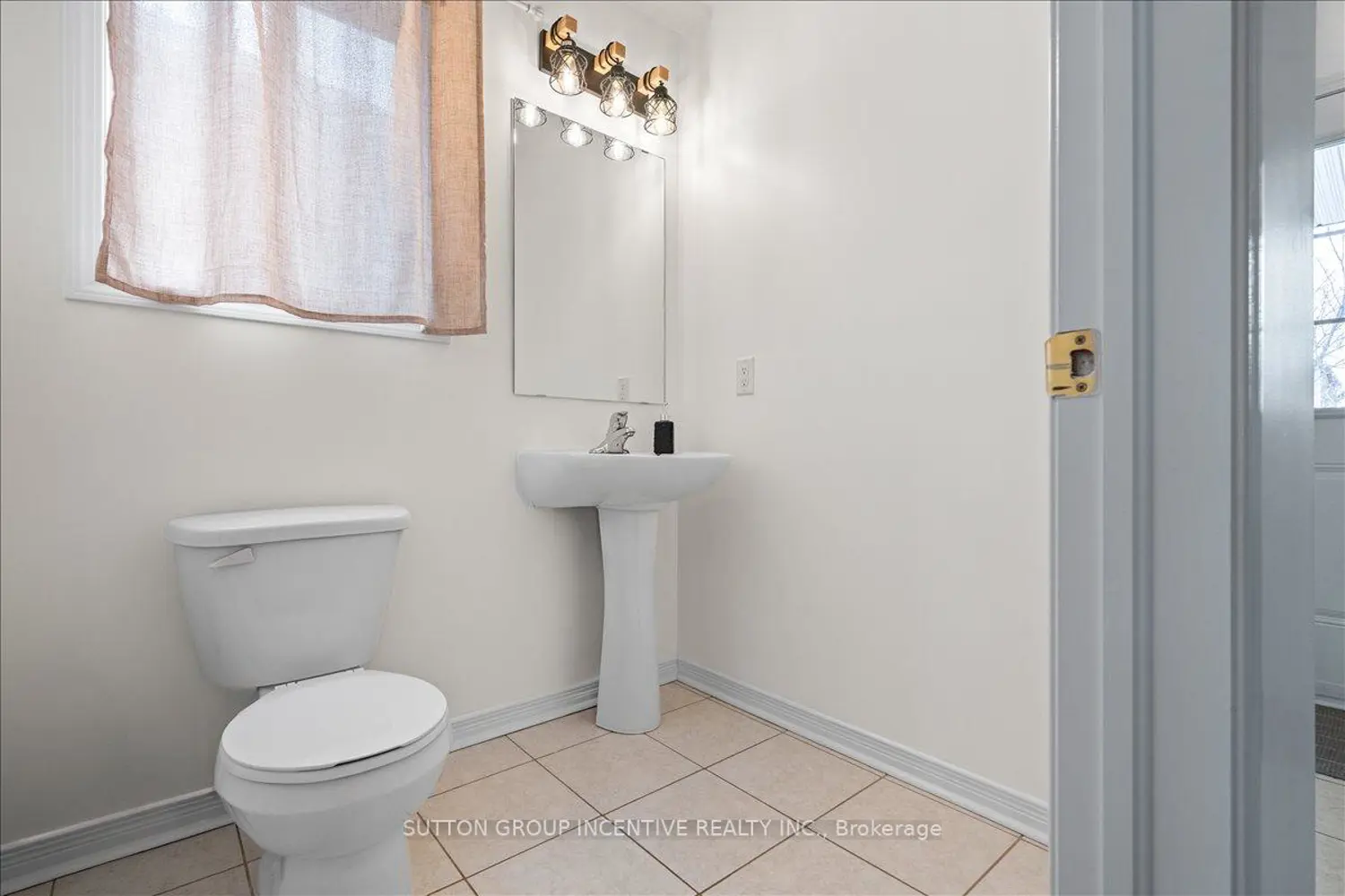 1200 Mary-Lou Street photo 3