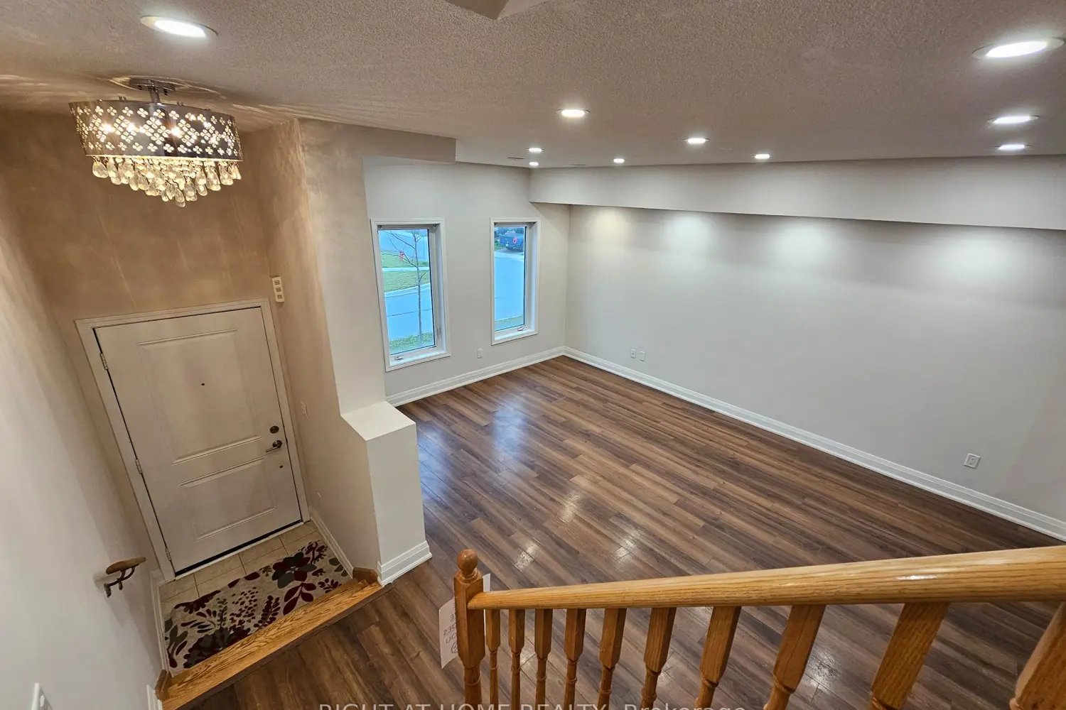 1040 Elton Way 4 photo 3
