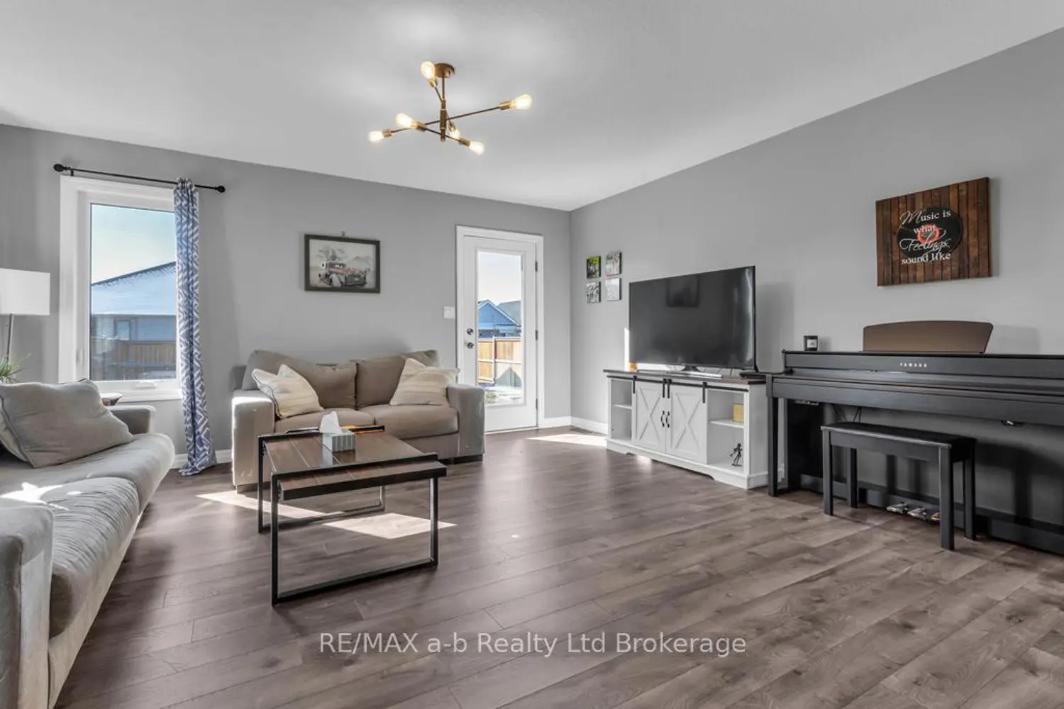 242 Wilson Avenue photo 5