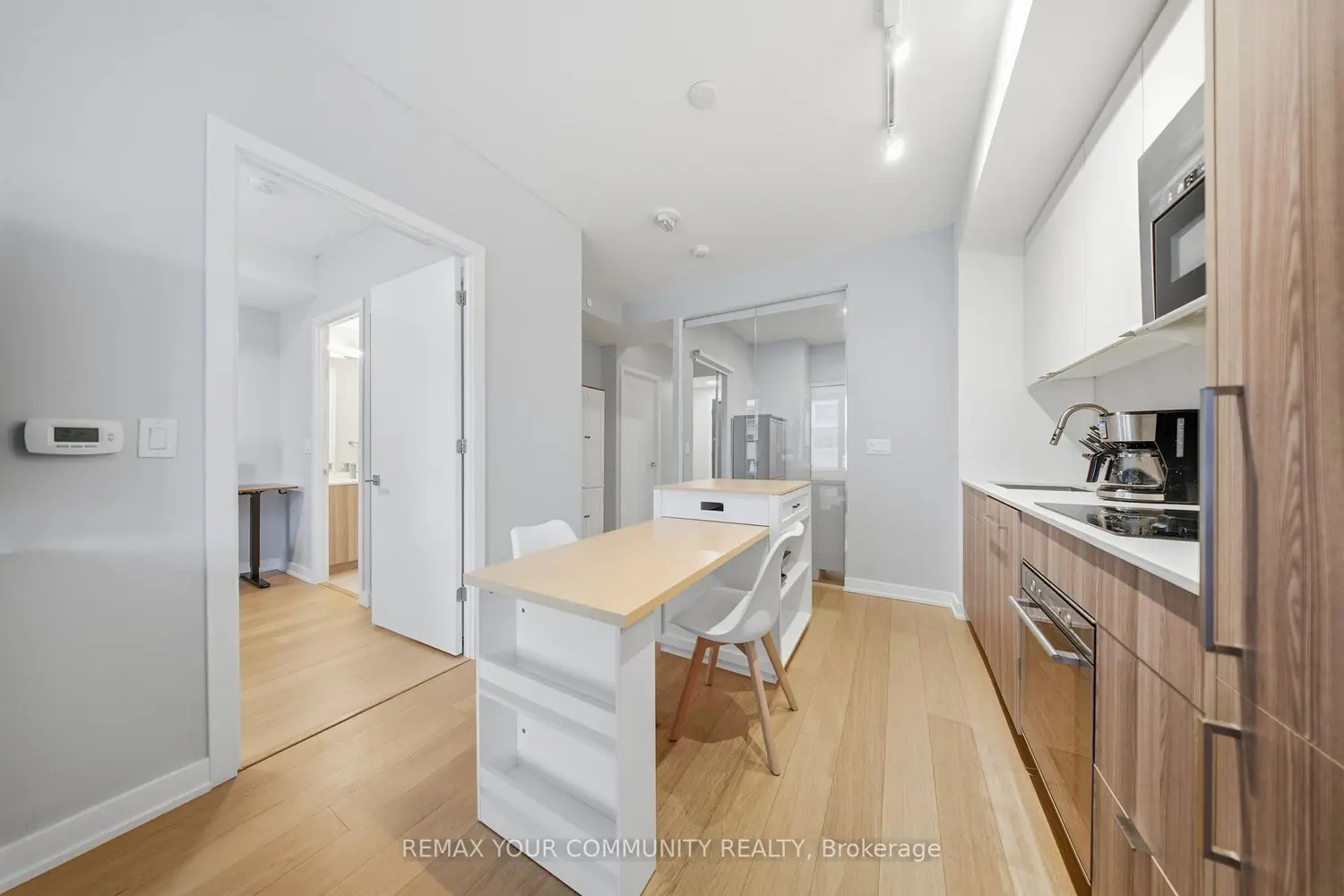 Additional image 6 of 840 St Clair Avenue 312