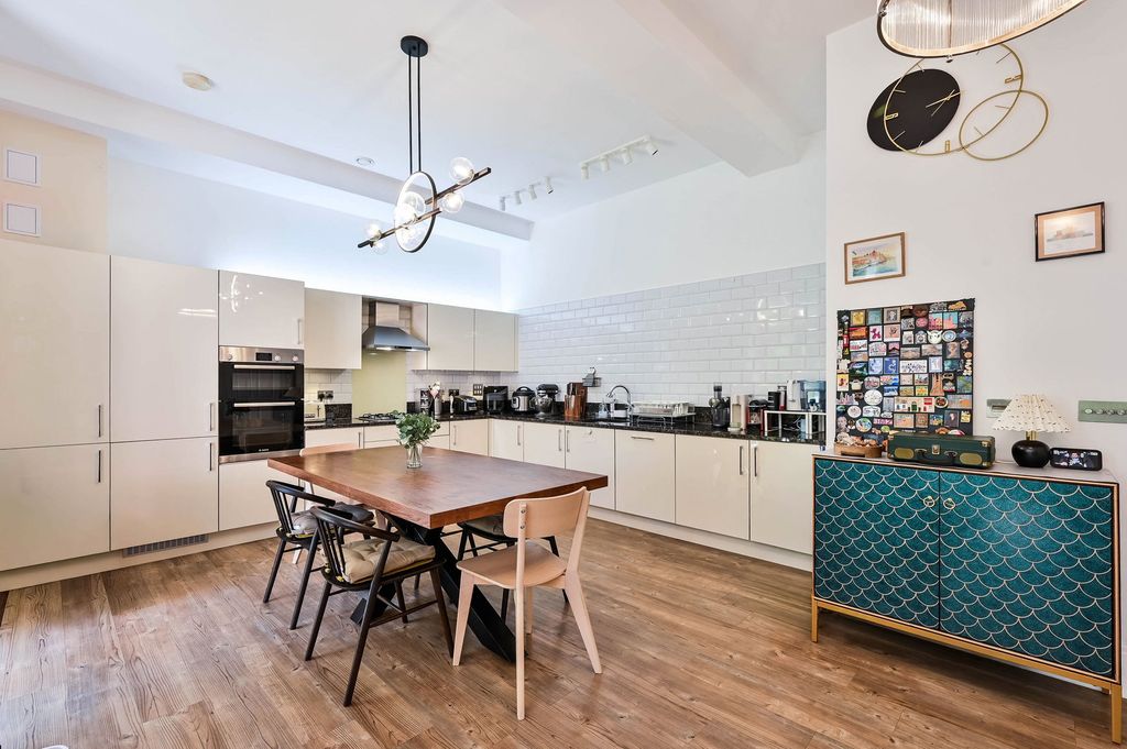 Additional image 3 of 2 bed flat for saleGlanville Way, Epsom KT19