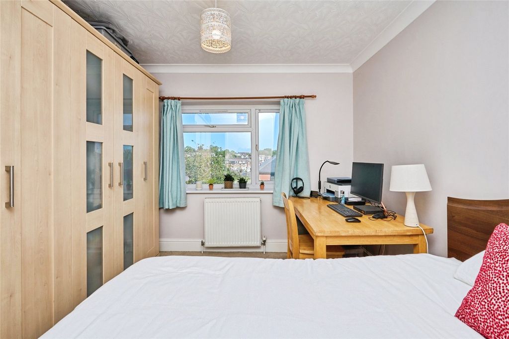 Additional image 11 of 2 bed maisonette for saleMill Hill Road, Cowes, Isle Of Wight PO31