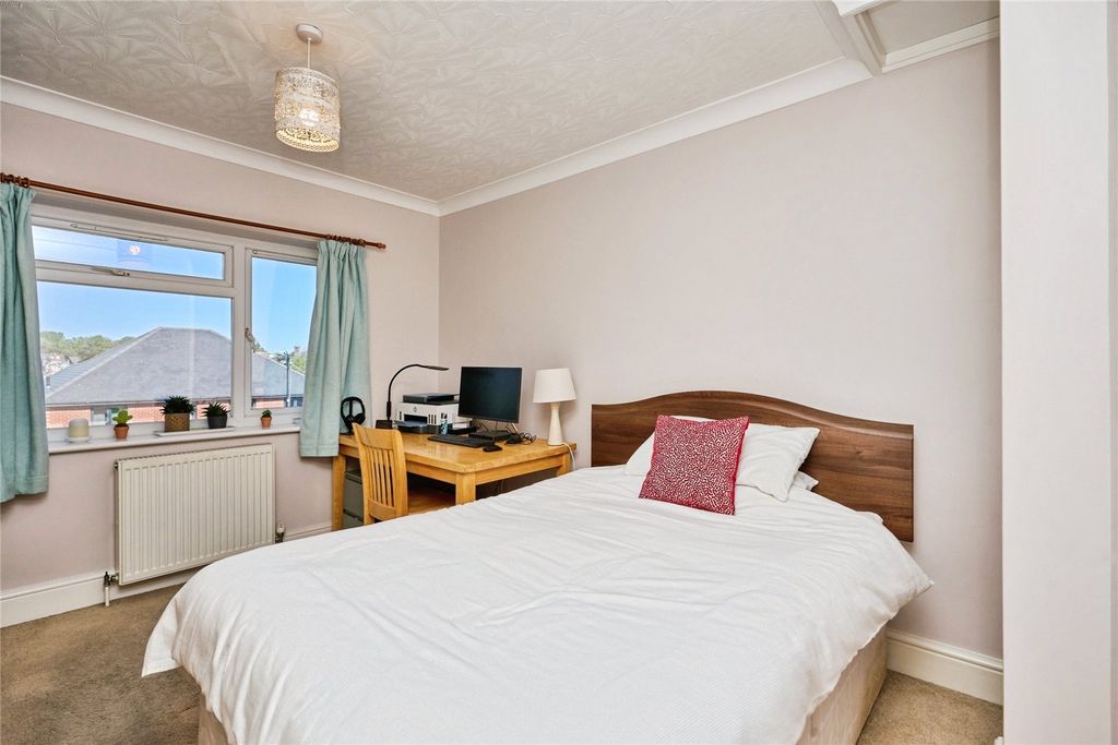 Additional image 10 of 2 bed maisonette for saleMill Hill Road, Cowes, Isle Of Wight PO31