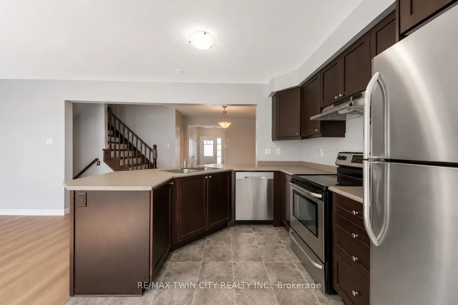 21 Postmaster Drive photo 3