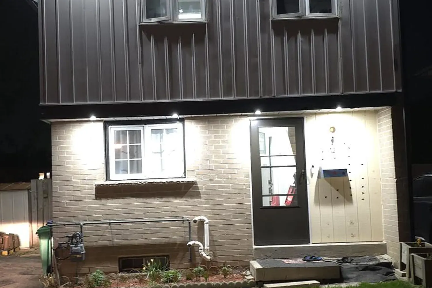 12 Greenhills Square