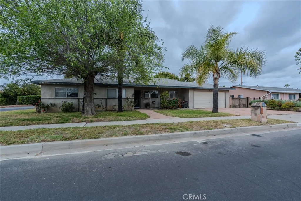 230 Sierra Ave, Moorpark, CA 93021