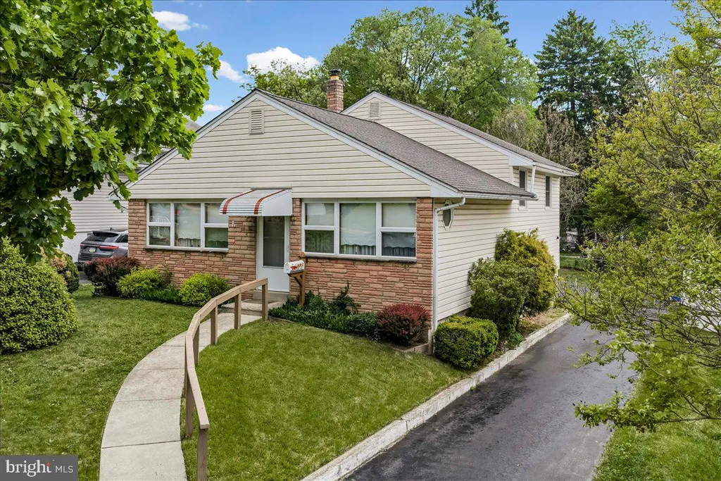 327 Ashland Avenue, Secane, PA 19018 photo 3