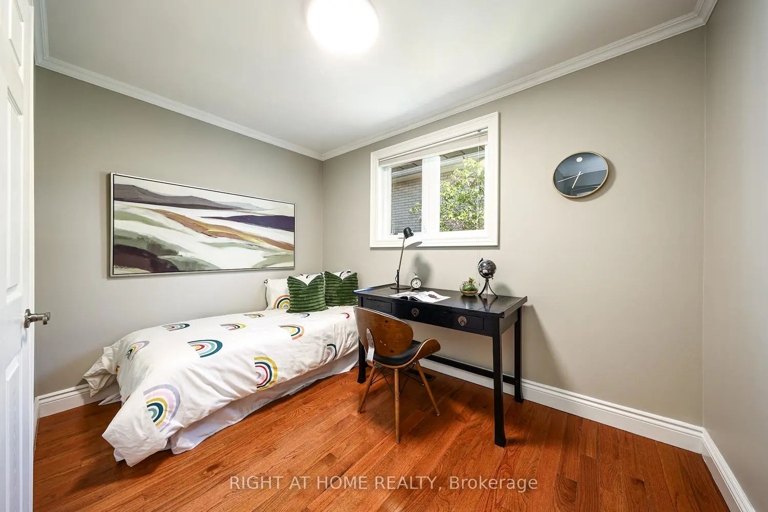 62 Albery Crescent photo 5