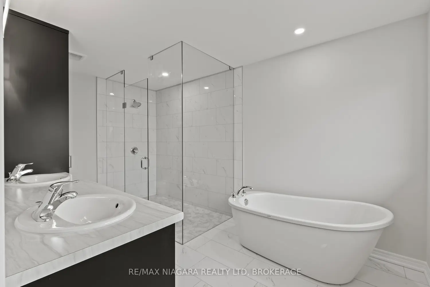 150 Hodgkins Avenue photo 5