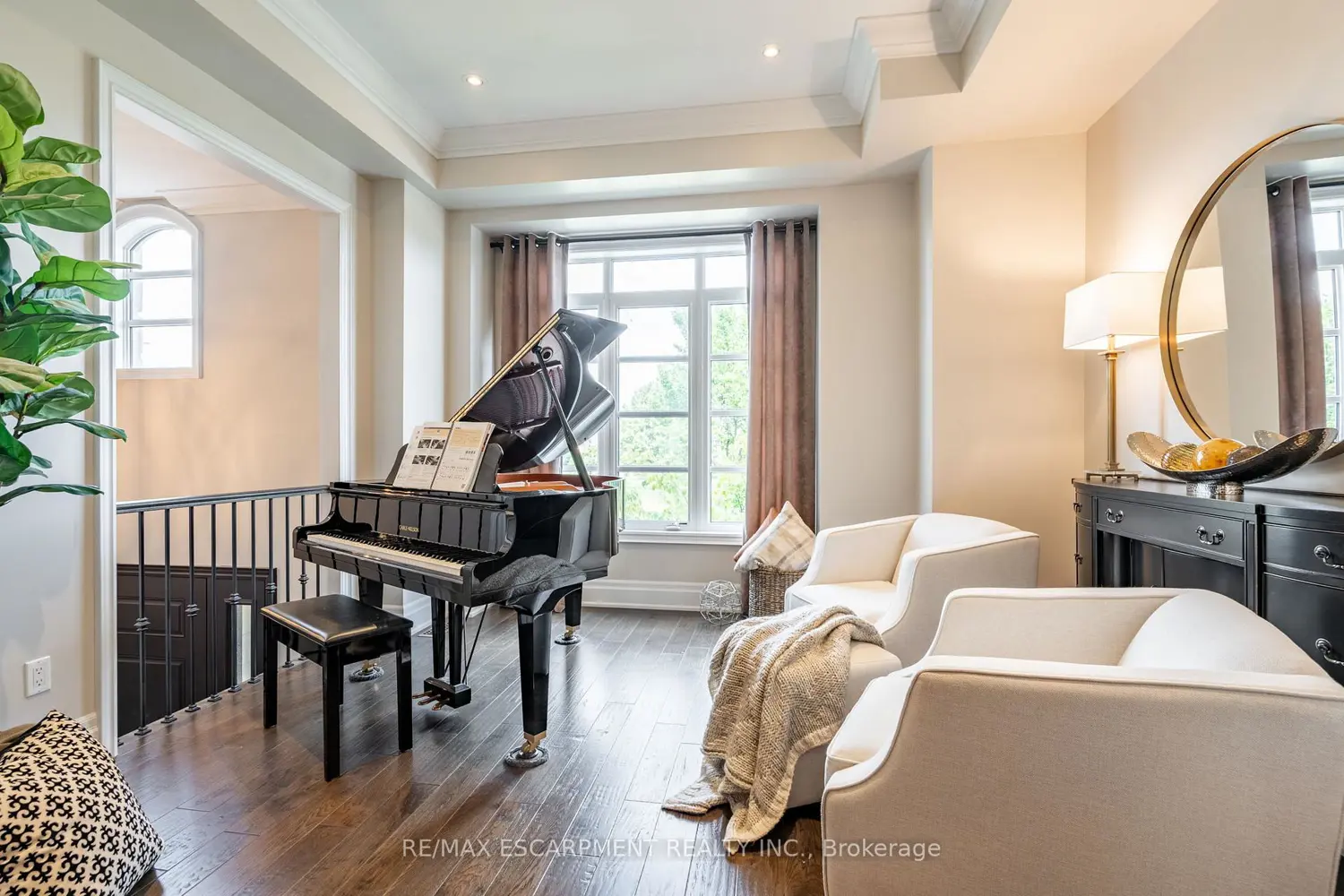 190 Dorval Drive photo 3