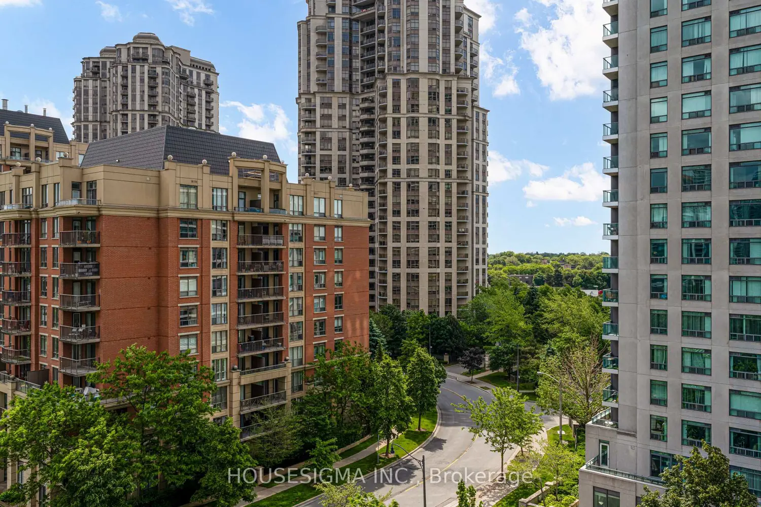 Additional image 15 of 28 Harrison Garden Boulevard 901