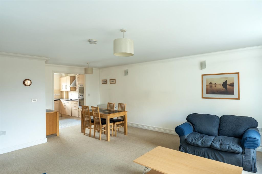 Additional image 3 of 3 bed flat for saleCowes, Isle Of Wight PO31