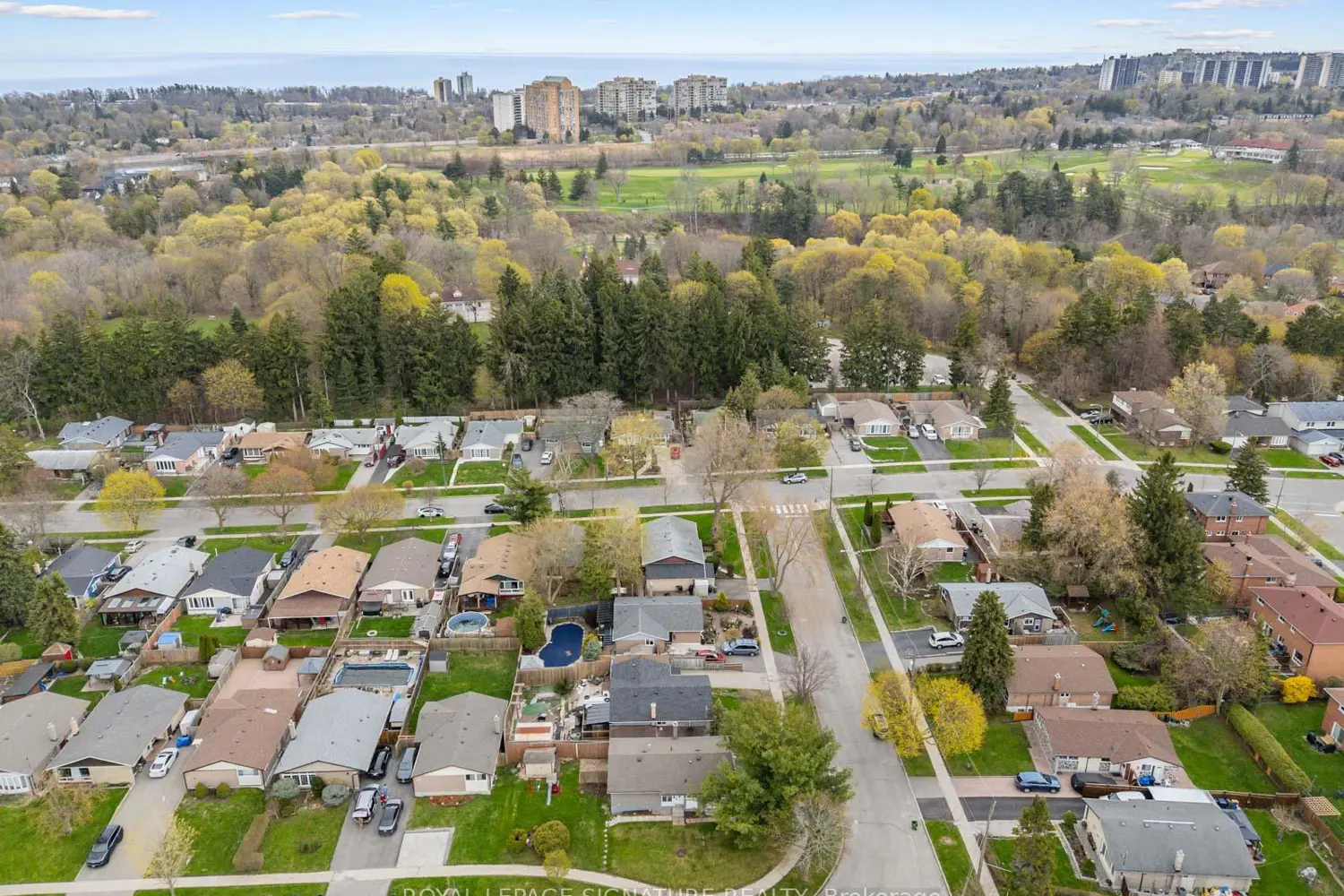 Additional image 17 of 19 Shoreland Crescent