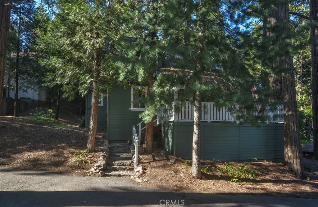 27245 Little Bear Rd, Blue Jay, CA 92317