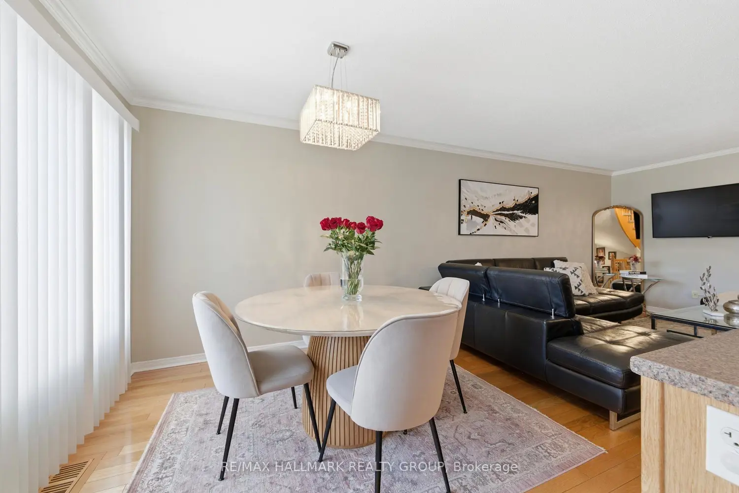 2208 Brockstone Crescent photo 4