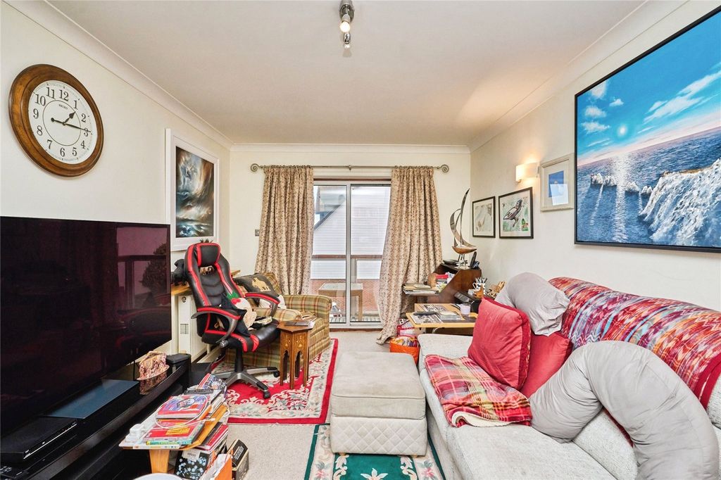Additional image 3 of 2 bed flat for saleBirmingham Road, Cowes, Isle Of Wight PO31