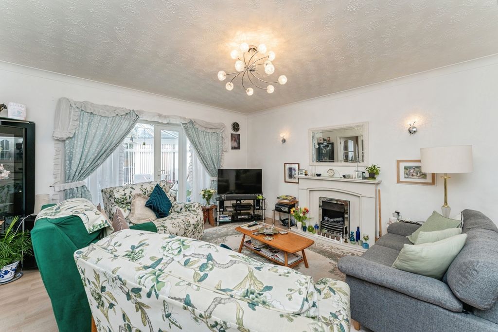 Additional image 8 of 4 bed detached house for saleManor Park Drive, Great Sutton, Ellesmere Port, Cheshire CH66