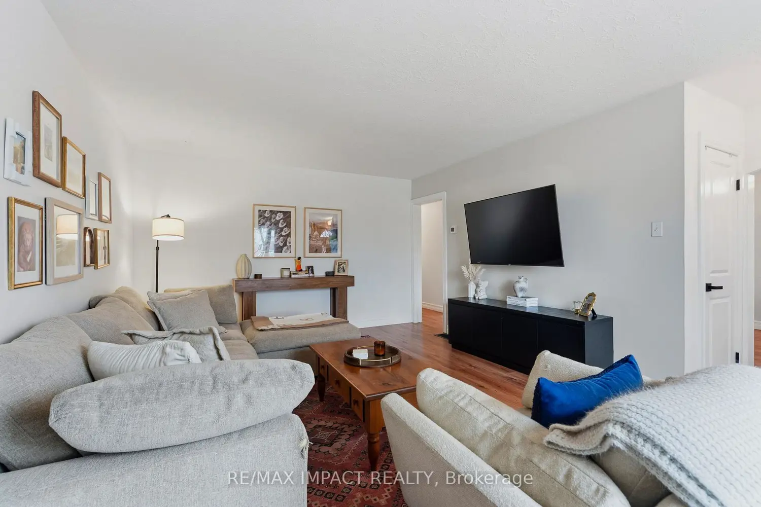 192 Mcclennan Street photo 2