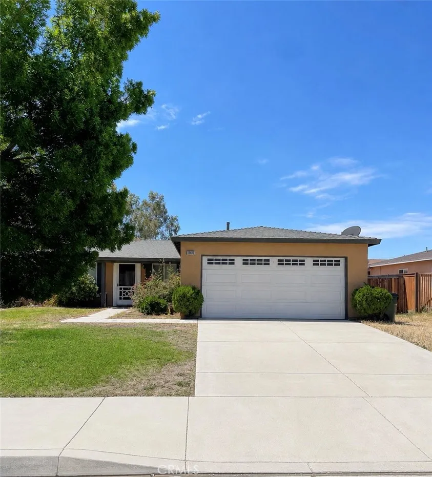10607 Chesterfield St, Adelanto, CA 92301
