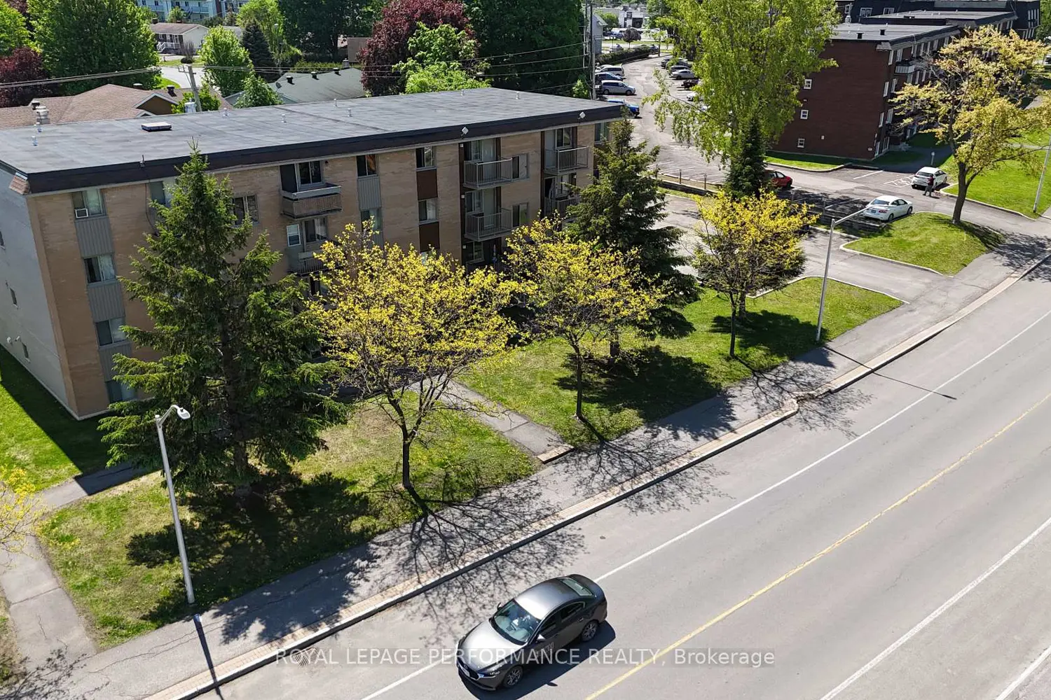 Additional image 10 of 1015 Cartier Boulevard 3