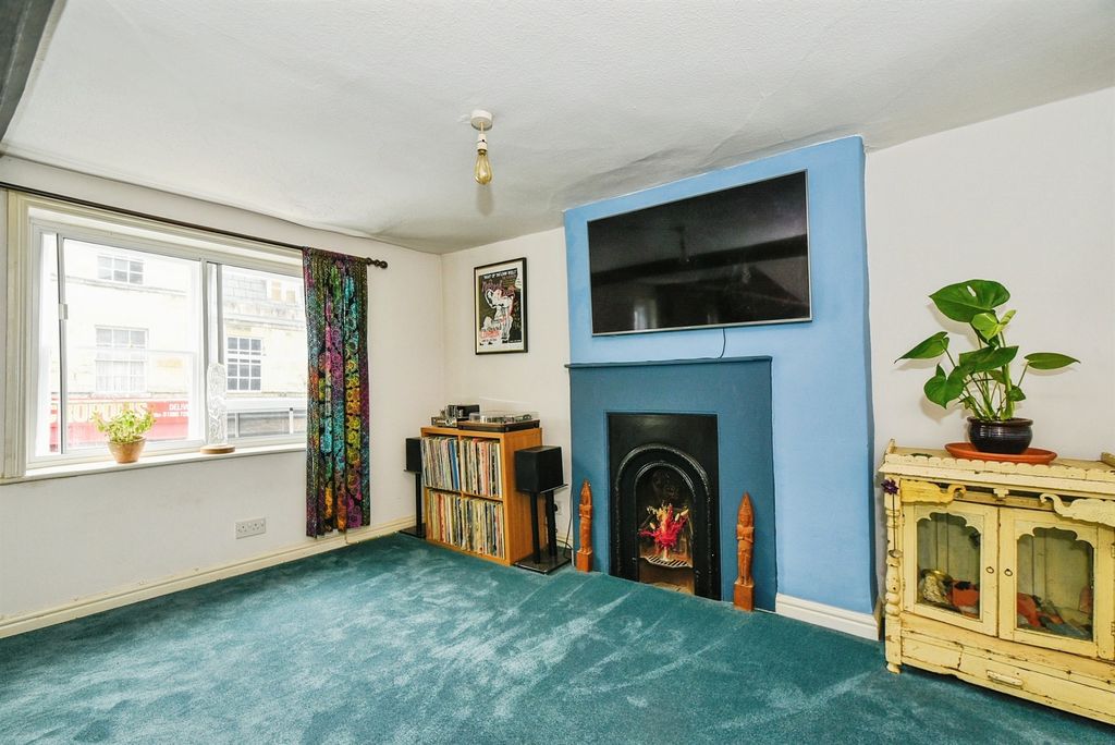 2 bed maisonette for saleSidmouth Street, Devizes SN10 photo 5