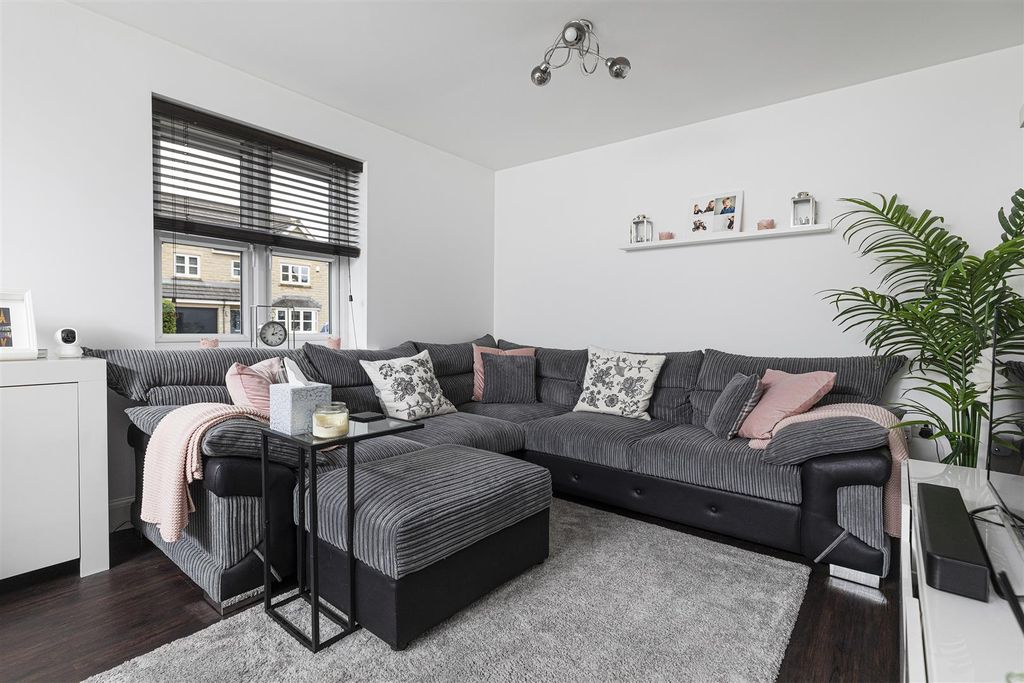 Additional image 9 of 2 bed flat for saleTennyson Avenue, Lindley, Huddersfield HD3